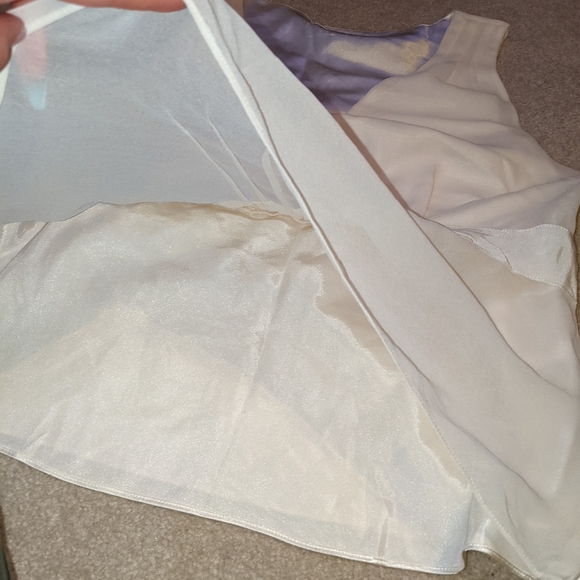 Fancy sleeveless v-neck top - Picture 11 of 15